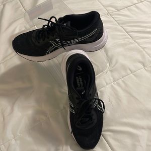ASICS Black/white Size 8